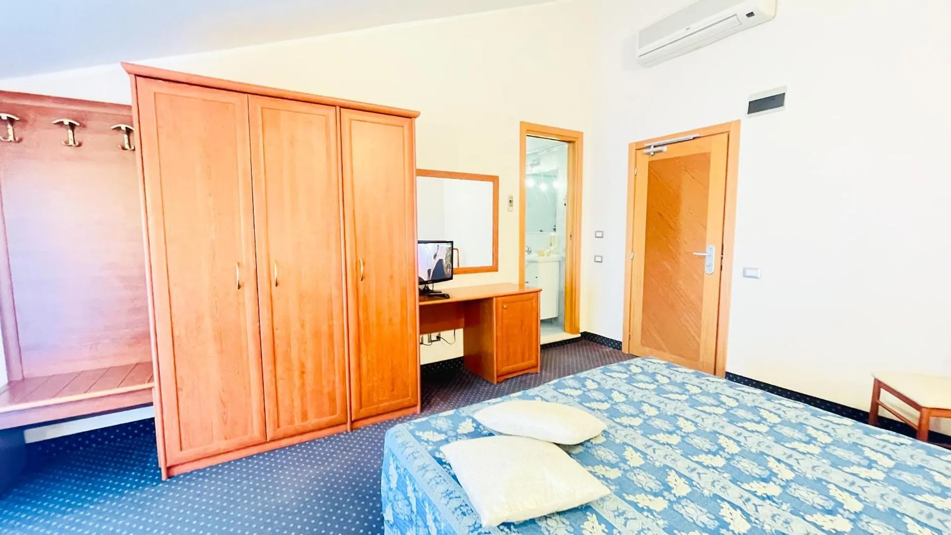 Hotel Bolognese Bellaria-Igea Marina 3*,  Italy